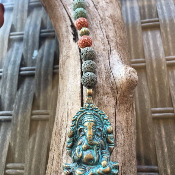 Essential Oil Car Diffuser - Picture 2 of 3